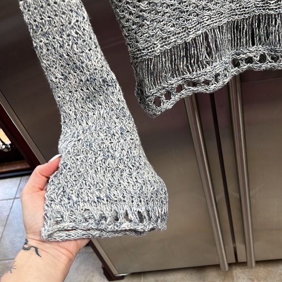 Hollister Sweater - Picture 2 of 3